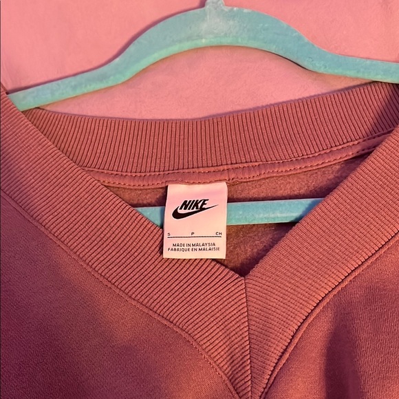 Nike Mauve Cropped Sweatshirt - Picture 3 of 4